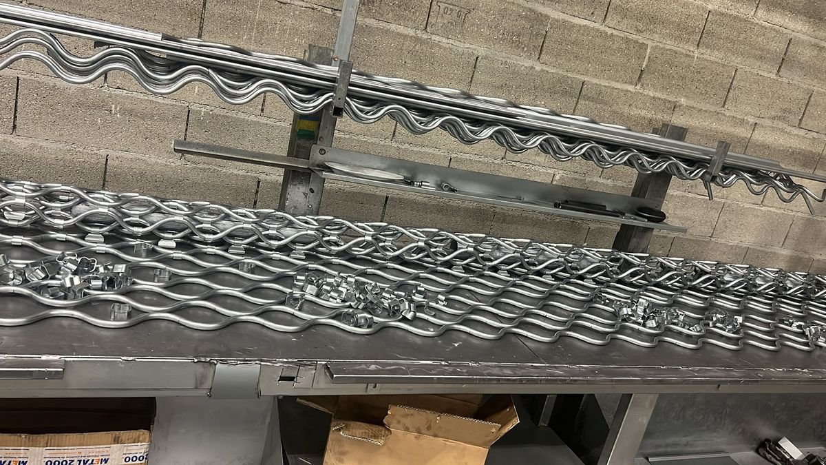 Grilles ondulées sur mesure prêtes à poser, sorties de notre atelier